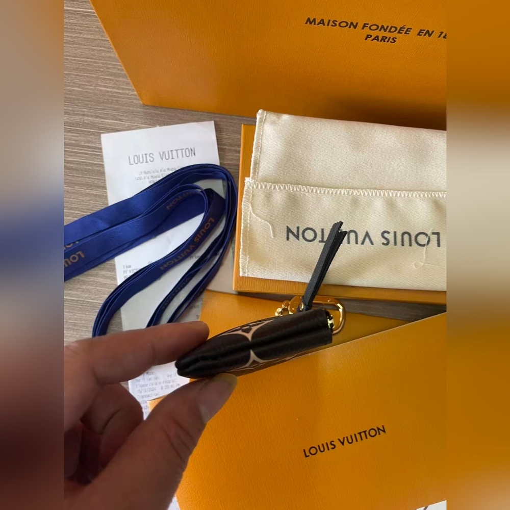 Louis Vuitton Key Pouch - Picture 5 of 7